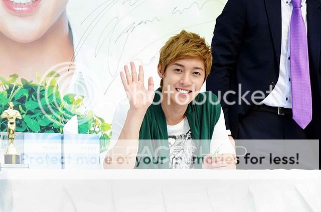 [HJL] Fotos desde The Face Shop Asia Singapur 336567_238947712813017_103802769660846_630966_2847533_o