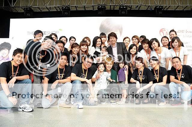 [HJL] Fotos desde The Face Shop Asia Singapur 336567_238947722813016_103802769660846_630969_2997459_o