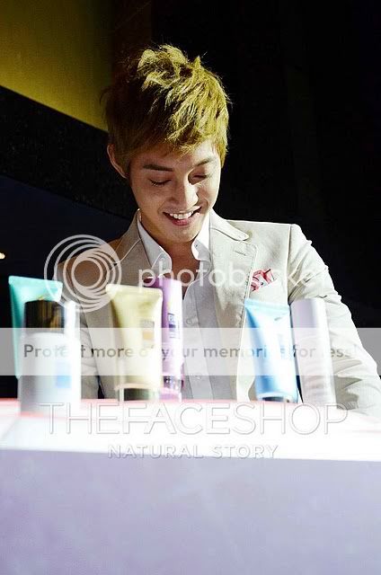 [HJL] Fotos desde The Face Shop Asia Singapur 336817_238928202814968_103802769660846_630731_2703902_o