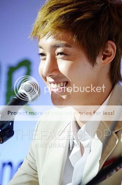 [HJL] Fotos desde The Face Shop Asia Singapur 336817_238928206148301_103802769660846_630732_7905840_o