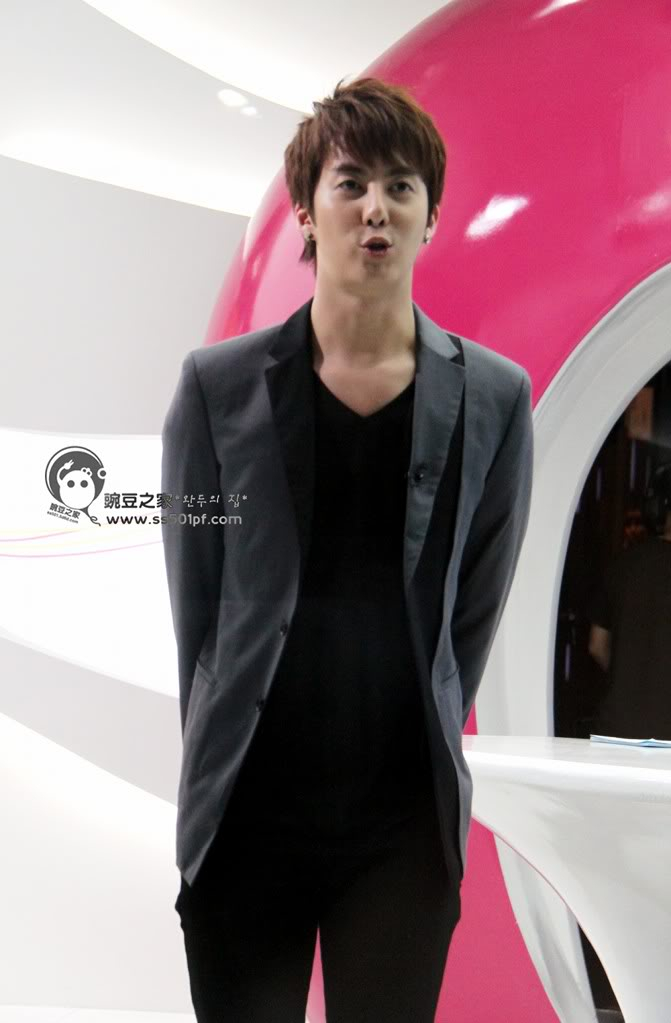 [HJB] Grabando Mnet Wide [22/23.08.11] 97d1ef701e92a4728418bf3a