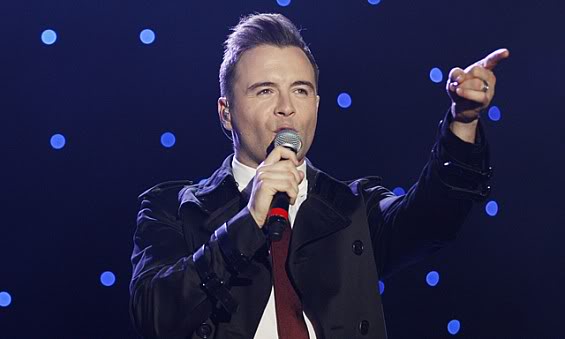 Shane, casi listo para firmar contrato Westlifedubai_8_gallery