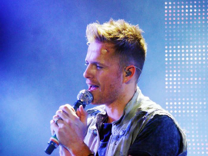 ¿Ha Cancelado Westlife alguna actuación, por el accidente de Nick 9may2010sheffield75