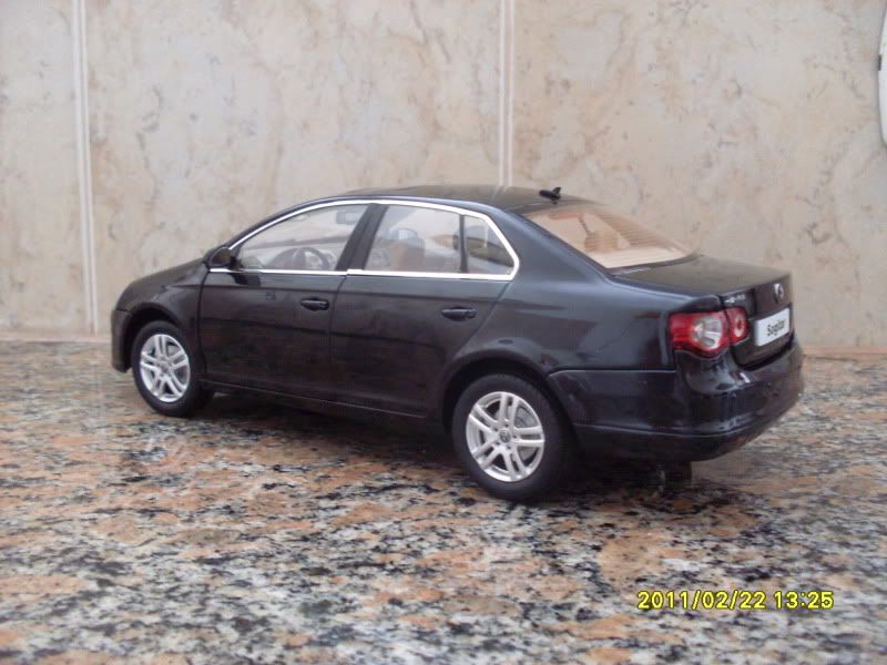 Volkswagen Vento 1/18 SDC17818