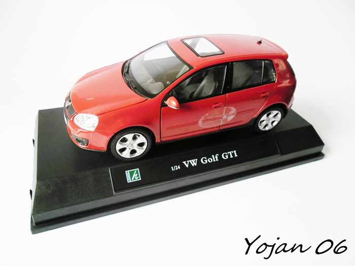 Volkswagen Golf GTI - 1:24 - Cararama SAM_1073