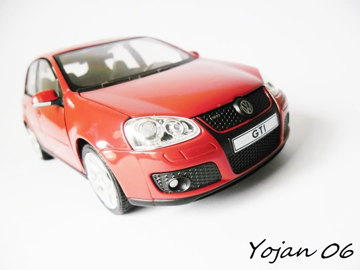 Volkswagen Golf GTI - 1:24 - Cararama SAM_1083