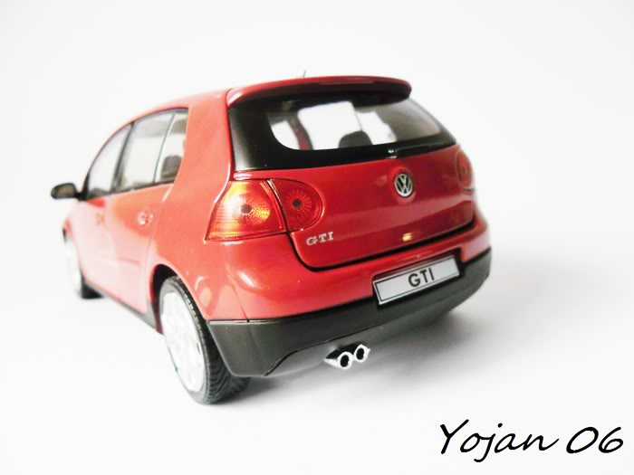 Volkswagen Golf GTI - 1:24 - Cararama SAM_1100