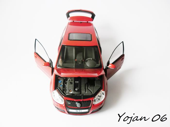 Volkswagen Golf GTI - 1:24 - Cararama SAM_1114