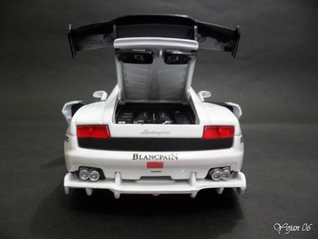 Lamborghini Gallardo LP560-4 Super Trofeo, escala 1:24 SAM_1988