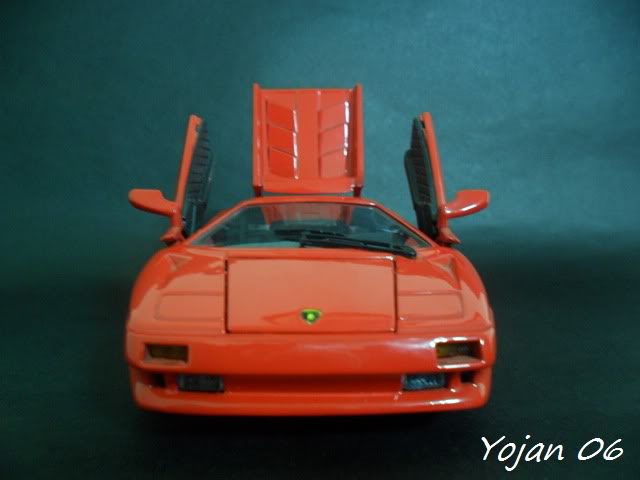 Lamborghini Diablo, escala 1:24 SAM_2699