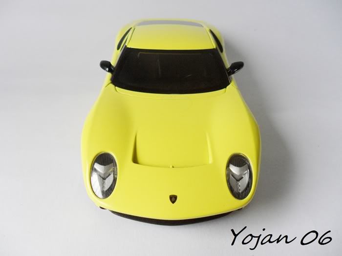 Lamborghini Miura Concept, escala 1:24 SAM_3970