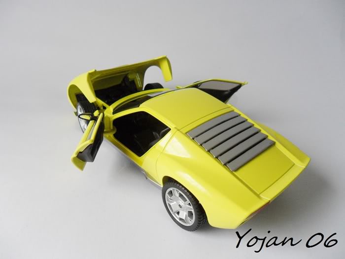 Lamborghini Miura Concept, escala 1:24 SAM_3984