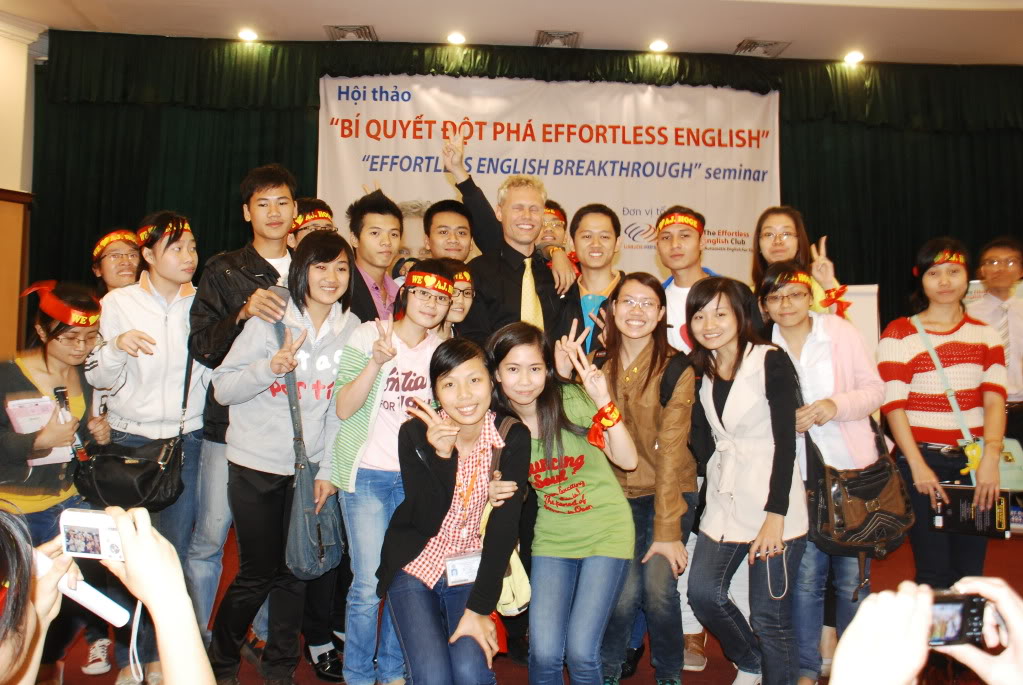 A.J Hoge in Hanoi (13/11/2011) 25