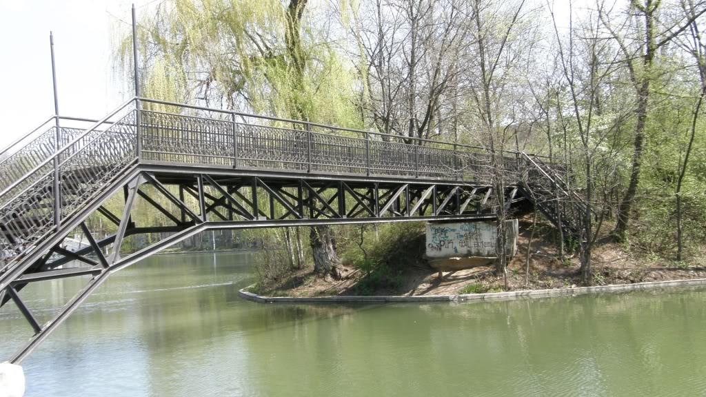 PARCUL NATIONAL (23 AUGUST) - BUCURESTI Pod_metalic