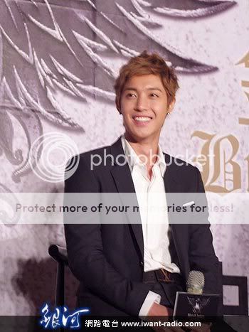 [HJL] ‘Break Down’ Press Conference en Taiwan [15.08.11] (4)   0acf48878cabbc78cafc7a74