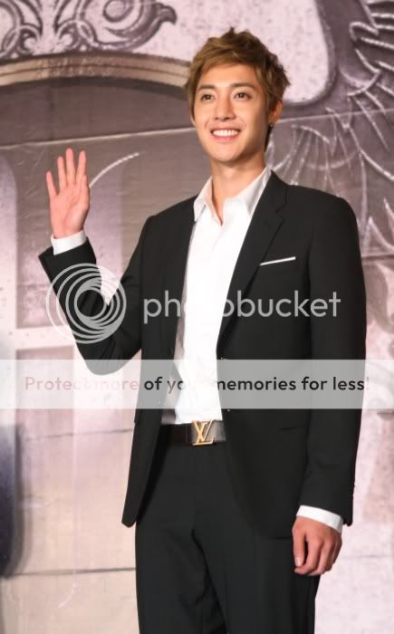 [HJL] ‘Break Down’ Press Conference en Taiwan [15.08.11] (4)   1686f6b3ff94a06018d81f0e