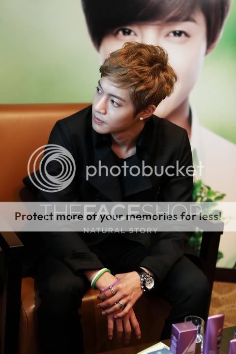 [HJL] The Face Shop tour con Kim Hyun Joong en Vietnam - fotos desde The Face Shop 294643_10150412011773662_221602528661_10667685_1711857_n