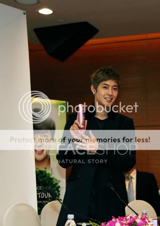 [HJL] The Face Shop tour con Kim Hyun Joong en Vietnam - fotos desde The Face Shop 298757_10150412008868662_221602528661_10667631_1346576_n