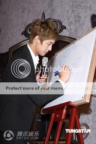 [HJL] ‘Break Down’ Press Conference en Taiwan [15.08.11] (4)   300885_267384233287820_231614143531496_1164903_729812_n