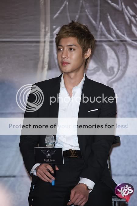 [HJL] ‘Break Down’ Press Conference en Taiwan [15.08.11] (4)   9c50ba2f343d8f4ccefca399