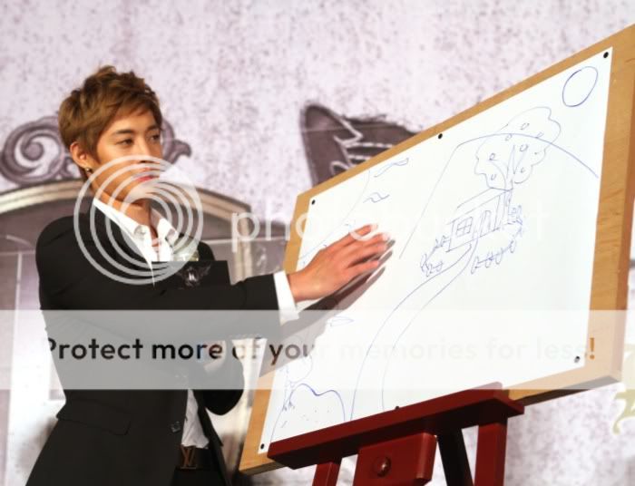 [HJL] ‘Break Down’ Press Conference en Taiwan [15.08.11] (4)   Efe6253ced0a98f3a8018ee7