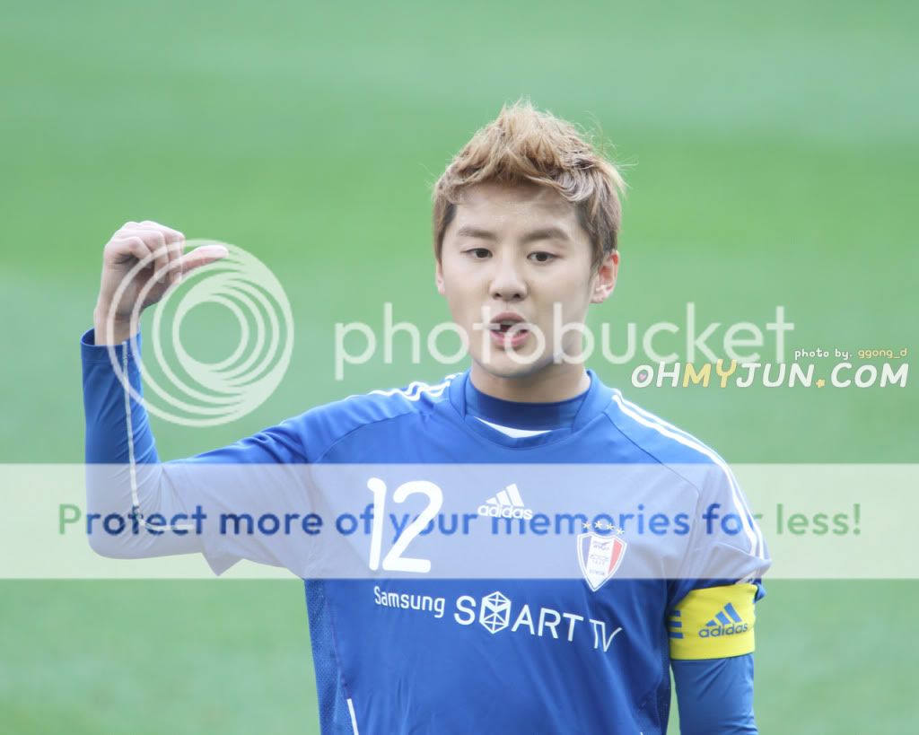 [Pics][21112011] Junsu @ FC Men update 1949E0454EC787BE11A12F