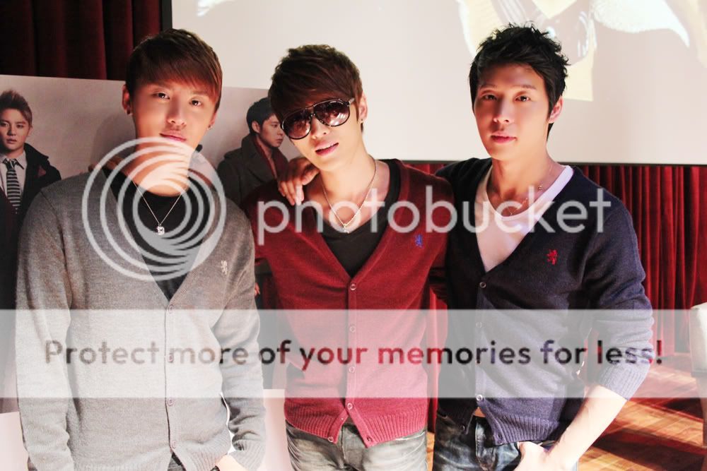 [Pics][27122011] JYJ for NII by GMarket Japan  410990092