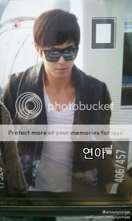 [Pics+Vids][Tổng hợp] YunHo at airport  69947640jw1dlv8ckgozaj