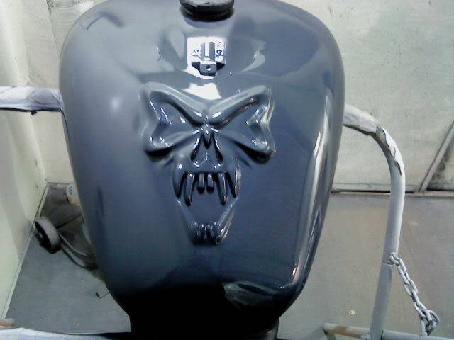 Suzuki Tank skull Mod on VZ800 DSC00084