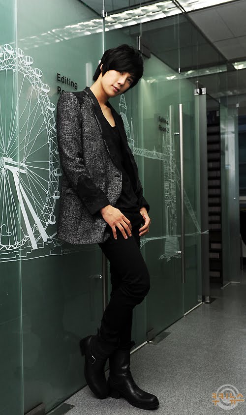 [trans+fotos] JungMin: "SS501 no son mis rivales" 110126_pak3