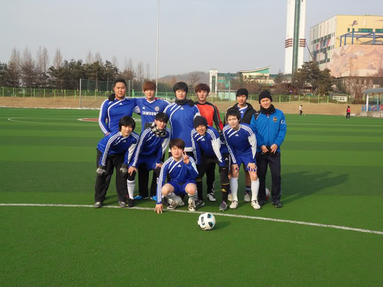 [news+video+fotos] ¡El equipo de futbol de famosos 'MEN' muestra una foto el grupo! Football2e