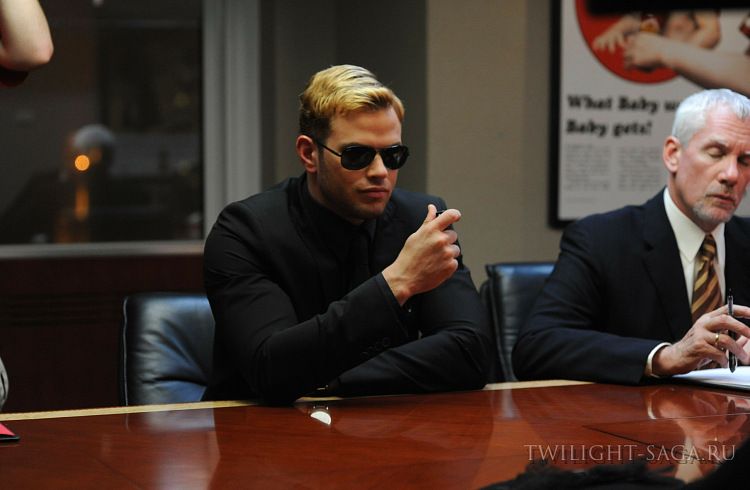 Nuevo Still de Kellan Lutz en "Syrup" 186140-a860e-59960033-m750x740-u8b836