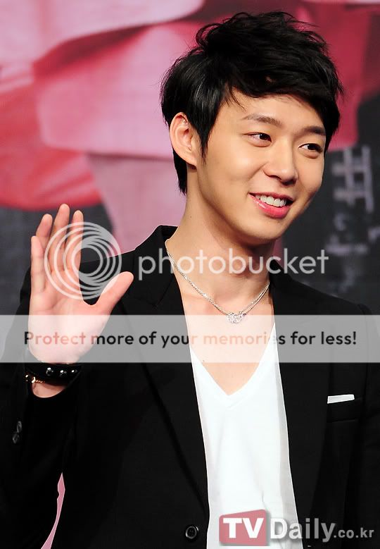 Ahn Suk Hwan elogia a Park Yoochun, "Hermoso y considerado, mejora cada dia en "Rooftop Prince" (01/05/2012) 120501AhnSukHwanComplimentsParkYoochun