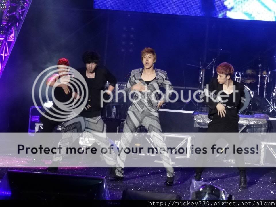 FOTOS "E-DA SUPER ASIA Music Festival" en Taiwan - TVXQ (28/04/2012) parte 3 380718_432349603459931_330935253601367_1594775_947840907_n