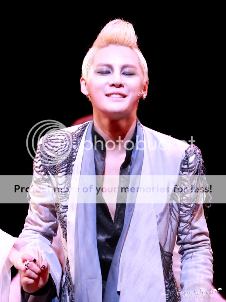 FOTOS "Musical ELISABETH" - Junsu (29/04/2012) 93e035eab69eba44ecad24648181dc8a