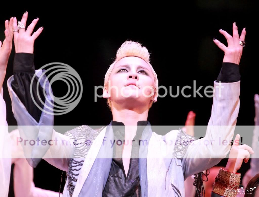 FOTOS "Musical ELISABETH" - Junsu (29/04/2012) 94cad1c8a786c917e221799dc93d70cf3bc75777