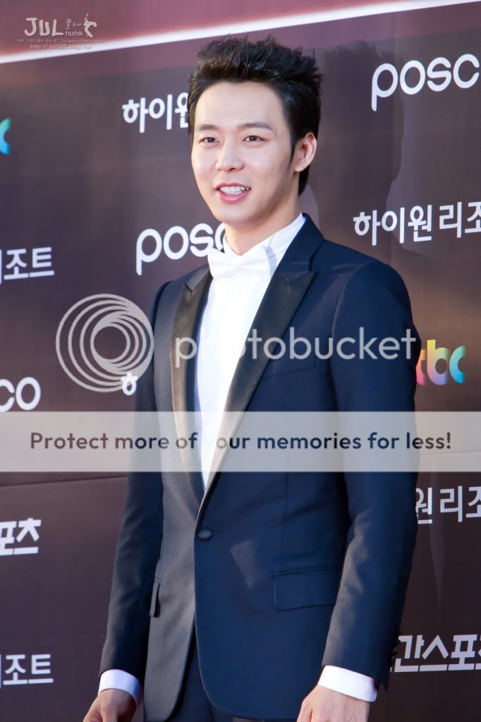 FOTOS "48th BaekSang Arts Awards" - Yoochun (26/04/2012) parte 6 Bf5bbm