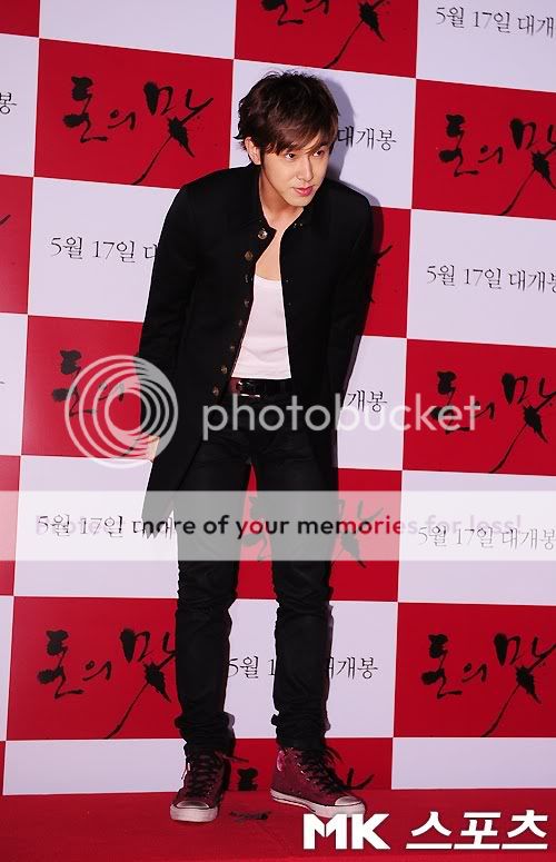 FOTOS "Estreno de la Pelicula `Taste of Money´" Estreno - Yunho (15/05/2012) Mk1-1