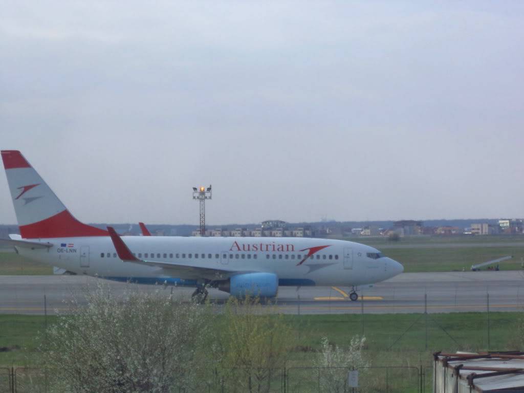 Aeroportul Bucuresti ( Henri Coanda / Otopeni ) - Aprilie 2012 - Pagina 2 OE-LNN2