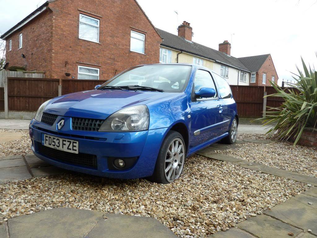 My old Clio's plus other cars P1020535