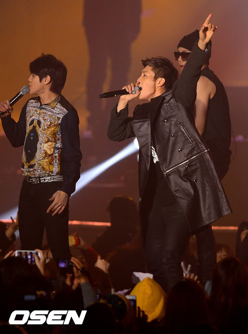  [PICS][03.11.12] BEAST @ Lotte Duty Free Family Concert  201211032116774891_50950b673fc9d