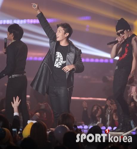  [PICS][03.11.12] BEAST @ Lotte Duty Free Family Concert  20121103212610632