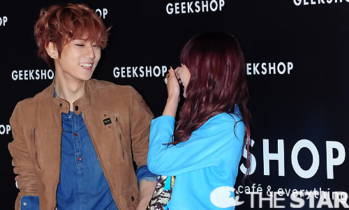 [PICS][VIDS] [08.11.12] Huynseung @ GEEKSHOP - The cafe & everything’ Opening Ch_1352420641_-135286161_1