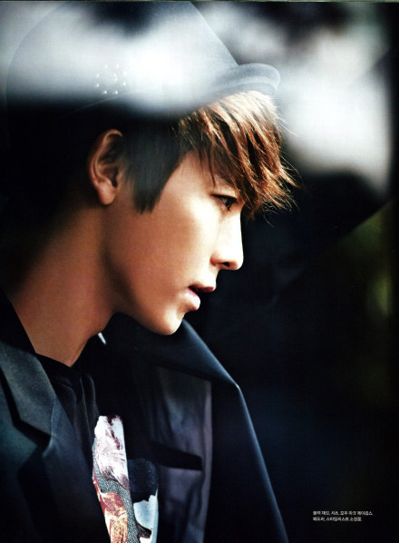 [BSB] Donghae en la revista ELLE COREA - Marzo 2012 68d24df9jw1dq5ljaf0zgj