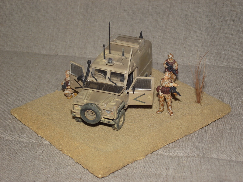 'Debus! Debus!' 1/48 Snatch Land Rover, Afghanistan D%204_zpsculjsllv