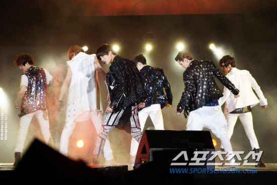 [OFFICIAL] [12.07.12] EXO-K @ Expo 2012 Yeosu Korea for Sports Chosun News N08Ew