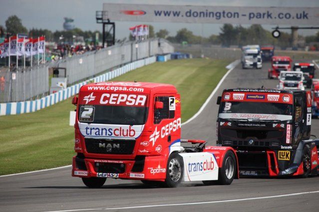 Quinto encuentro del año en Donington ( Gran Bretaña ) 521863_500247609992188_2089818556_n