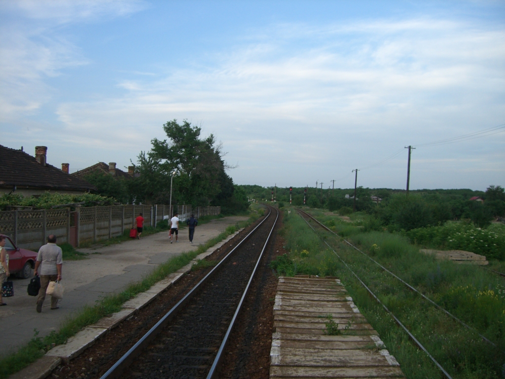 101 : Bucuresti Nord - Titu - Pitesti - Piatra Olt - Craiova - Pagina 3 CIMG8581-1