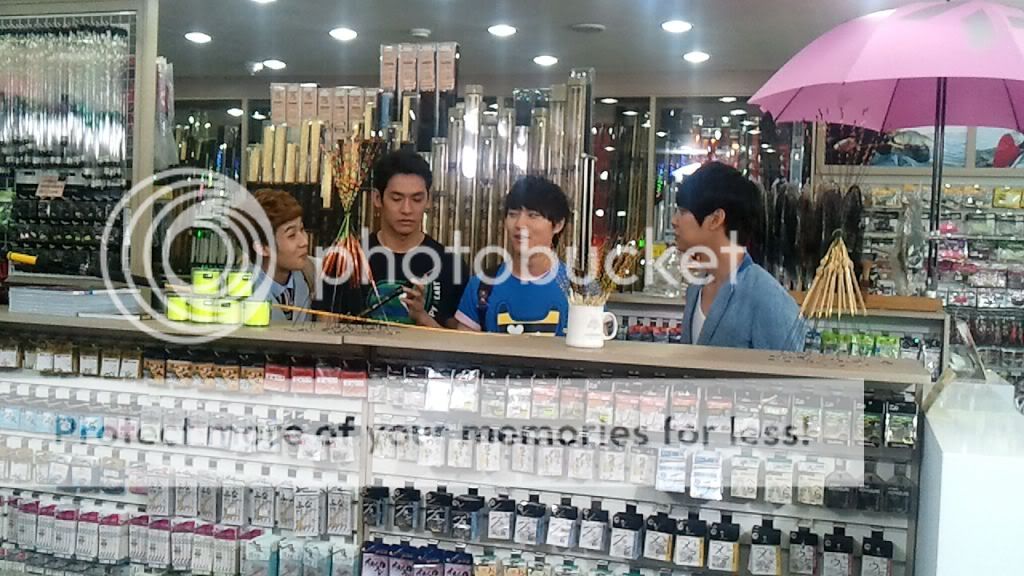 FOTOS "Yoochun grabando 'Rooftop Prince' "(16/05/2012) 2lbnkf5