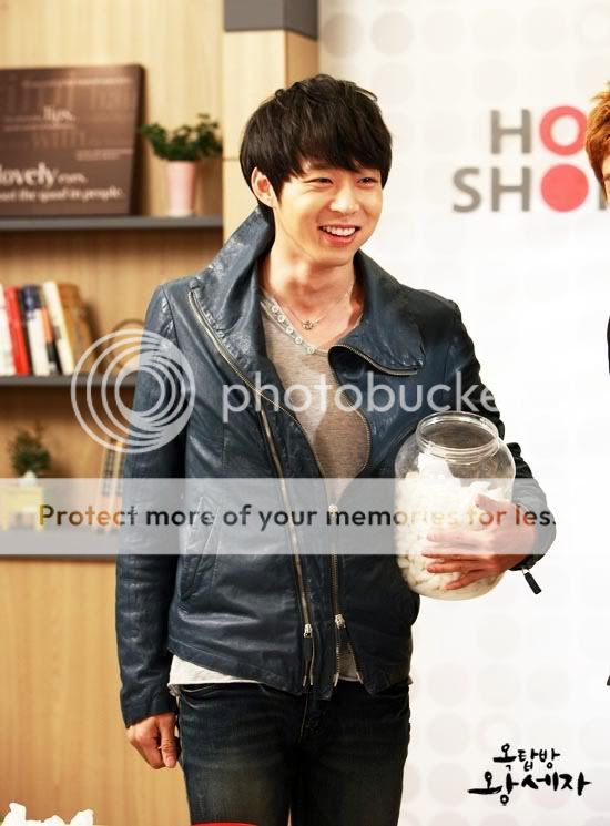  FOTOS "Rooftop Prince" Galeria Oficial (08/05/2012) Parte 2 2nicqr8